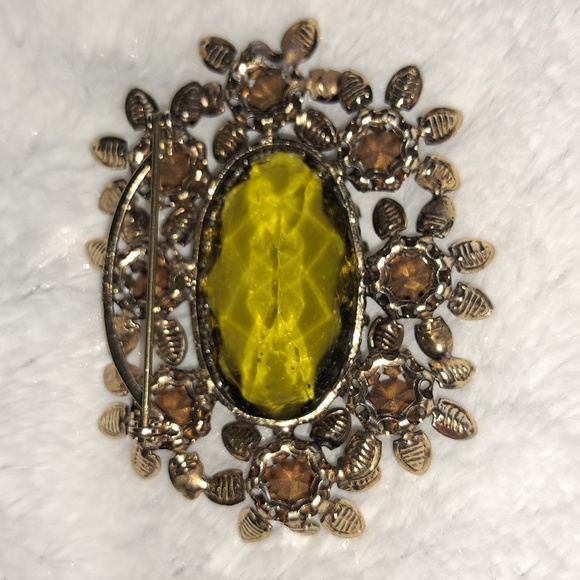 Vintage Fashion Broaches - Picture 4 of 5